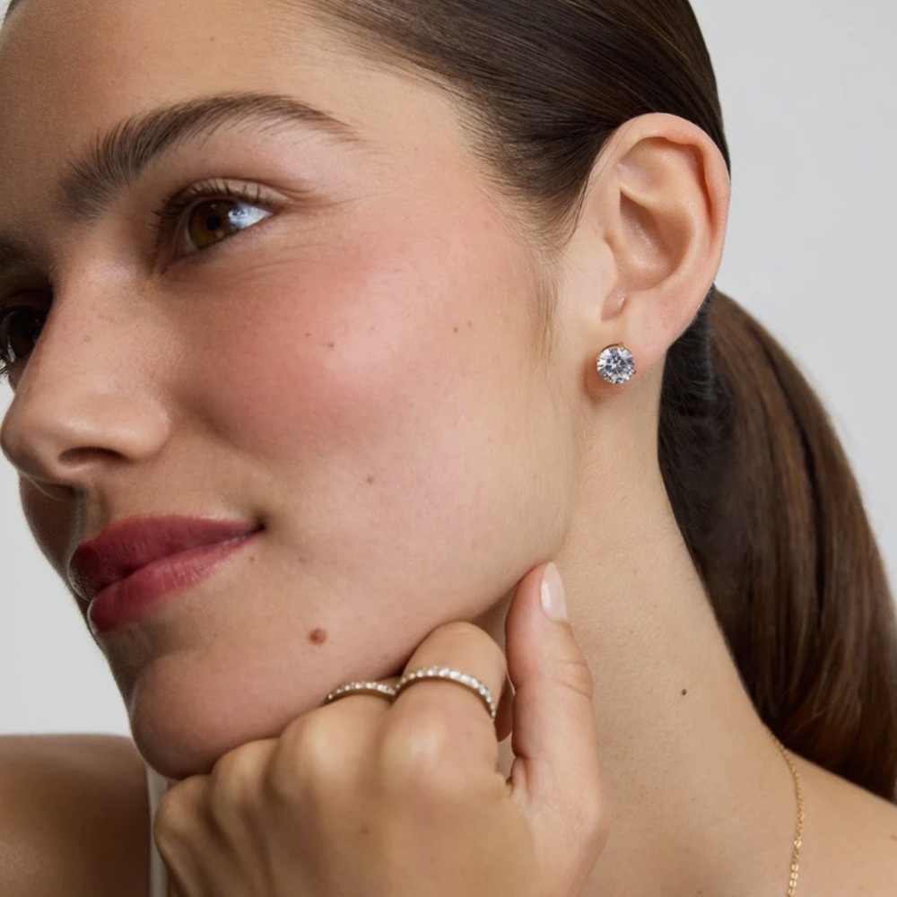 Classic Clear Stone Stud Earrings - Elegant Sparkle